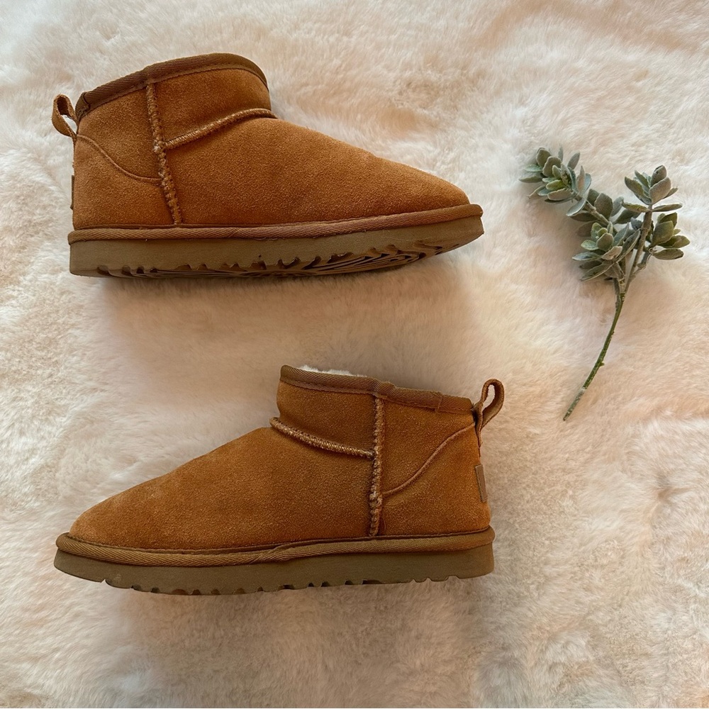 🩶SOLD🩶UGG | EUC - Classic Ultra Mini Booties - Size 7 - Chesnut - Picture 2 of 14